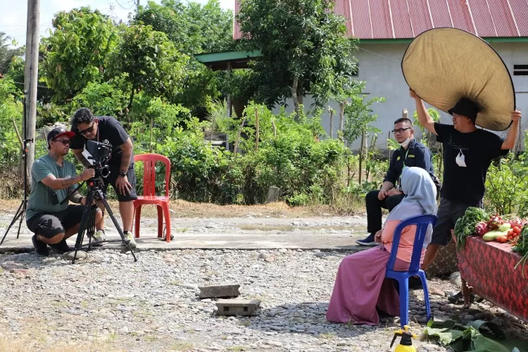 Proses pembuatan video dokumenter di KWT Mawar Desa Sumber Harum, Mappedeceng