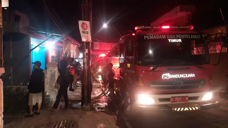 Rumah warga di Kecamatan Ujungberung, Kota Bandung, hangus terbakar