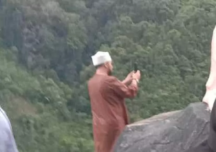 Habib Ahmad Al Habsyi Nikmati Indahnya Rongkong