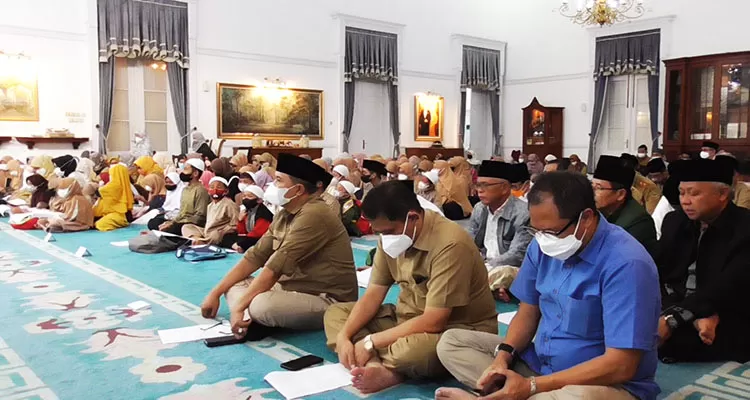 Doa Bersama Untuk Eril Dipanjatkan Pemprov Jabar dan Anak-Anak Yatim Piatu di Gedung Pakuan