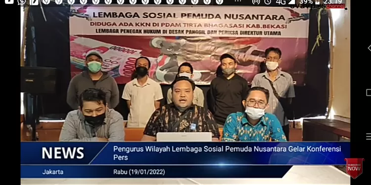 Pengurus Wilayah Jawa Barat LSPN konfrensi pers terkait kasus dugaan KKN Dirut PDAM Tirta Bhagasasi Usep Rahman Salim, di Jakarta pada Rabu (19/1/2022). (FOTO: Tangkap layar/Kanal Youtube Avavpos Channel)