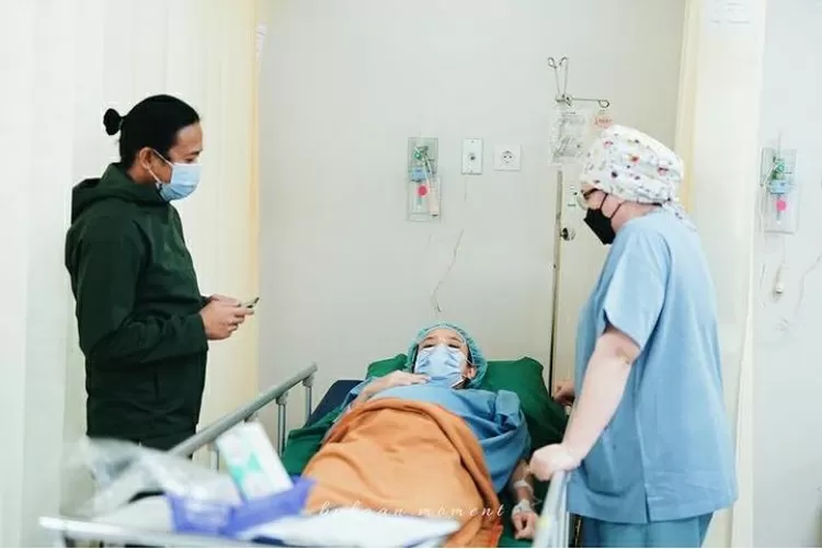 Dea Ananda menjelang melahirkan