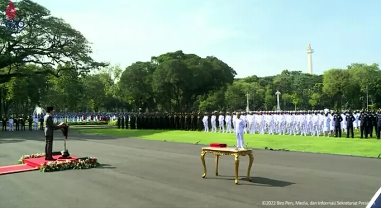 Presiden Jokowi berpidato di depan para perwira muda TNI-Polri.