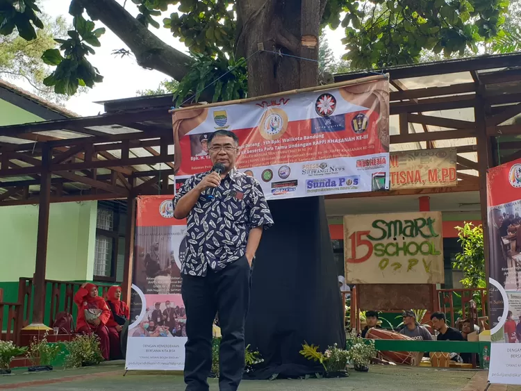 H. Sodik Mujahid Anggota DPR RI Komisi X Memberi Semangat Untuk Gerakan Pendidikan