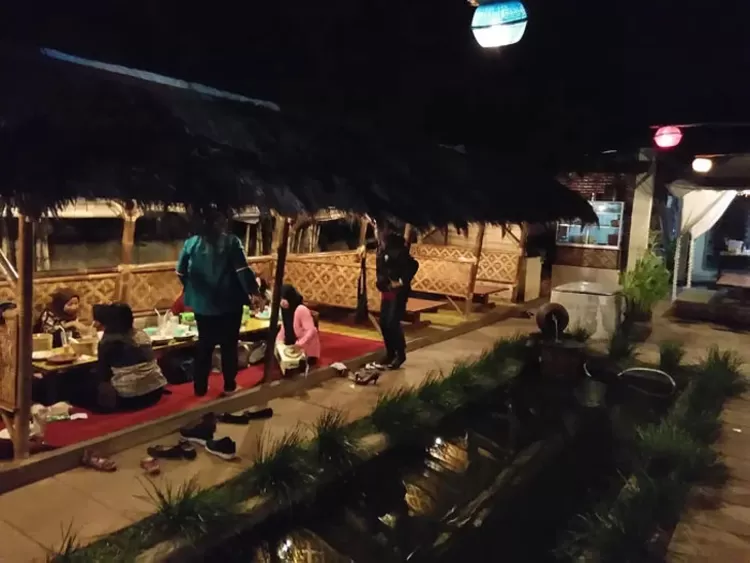 Rekomendasi wisata kuliner di Lampung, Restoran Dapoer Tatu.