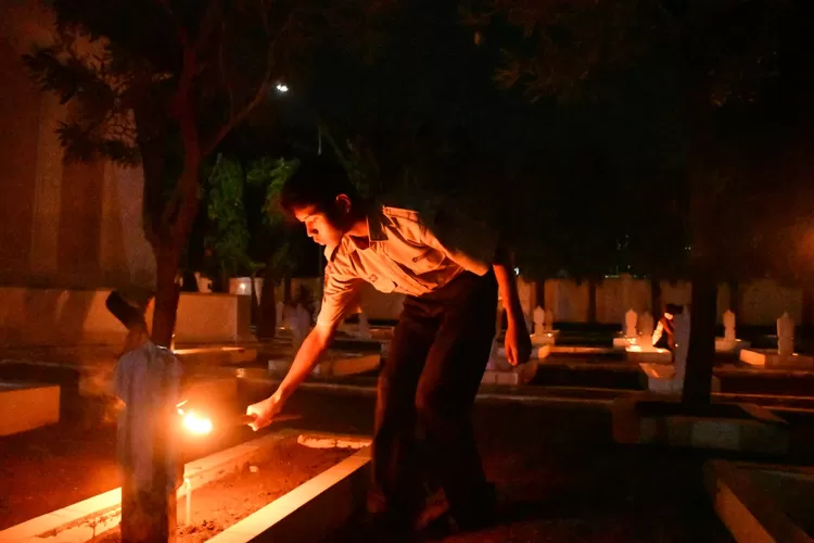  Kapolres Batang AKBP M Irwan Susanto bertindak sebagai inspektur Apel Kehormatan dan Renungan Suci, Rabu 17 Agustus 2022 dini hari.