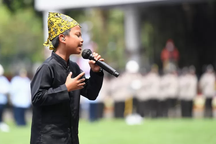 Foto dokumentasi Farel saat membawakan lagu Ojo Dibandingke yang dilansir dari laman presidenri.go.id, Foto: (BPMI Setpres/presidenri)