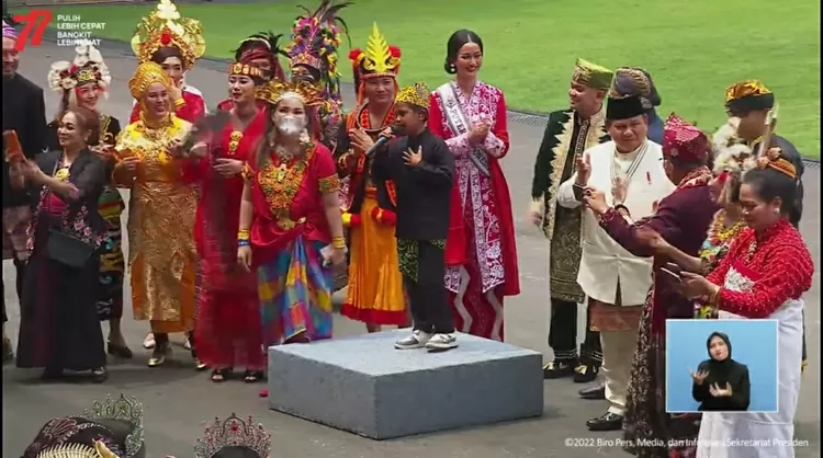 Lirik dan Terjemahan Lagu Ojo Dibandingke yang sukses dinyanyikan Farel Prayoga usai Upacara Peringatan Detik-detik Proklamasi Kemerdekaan RI, Rabu (17/8) di Istana Merdeka, Jakarta.