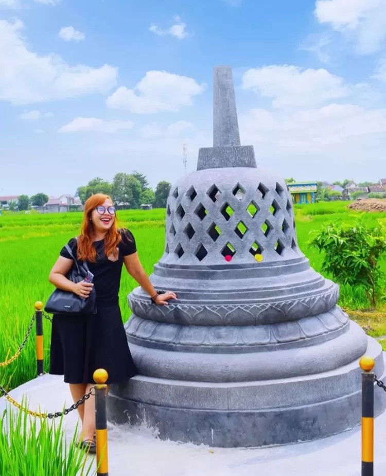 Destinasi wisata Bumi Semendung Madiun memiliki stupa tunggal yang ikut menghias