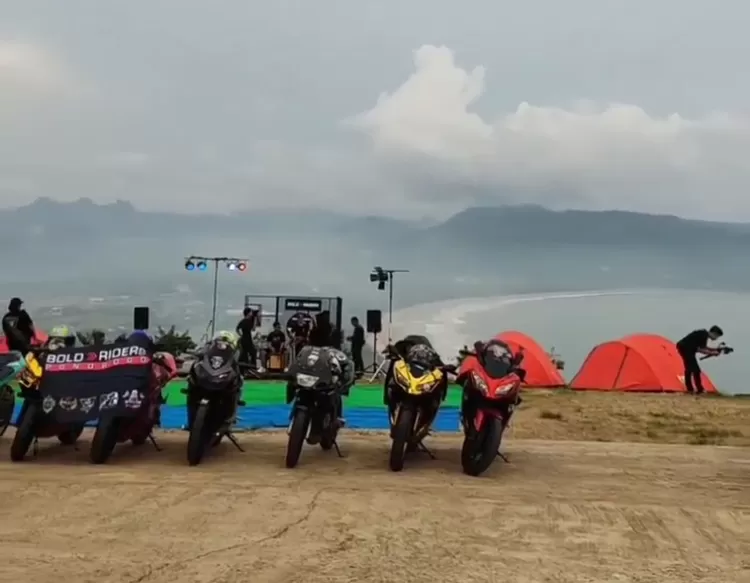 Camping di Bukit Sentono Gentong Pacitan