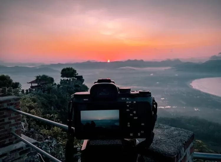 Sunrise at destinasi wisata Bukit Sentono Gentong