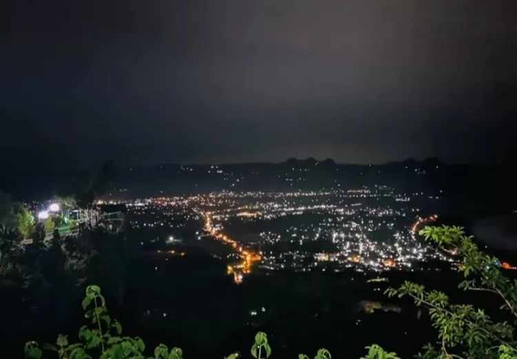 Suasana malam/city night at destinasi wisata Bukit Sentono Gentong 