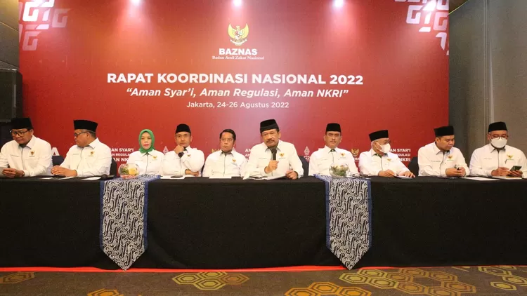Ketua Baznas RI KH Noor Achmad  didampingi Dirjen Bimas Islam Kemenag, dan pimpinan Baznas lengkap menyampaikan penjelasan kepada wartawan di Hotel Holiday Inn, Jakarta Pusat, Rabu (24/8/2022).