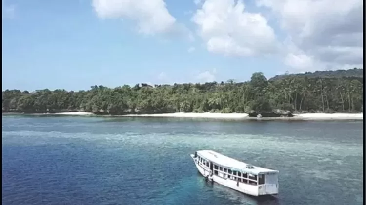 Keindahan Pasir dan Jernihnya Air Laut Wakatobi