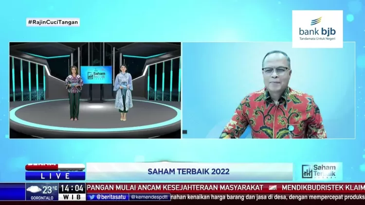 Penghargaan sebagai Saham Terbaik 2022 diterima langsung oleh Direktur Kepatuhan bank bjb Cecep Trisna secara virtual.