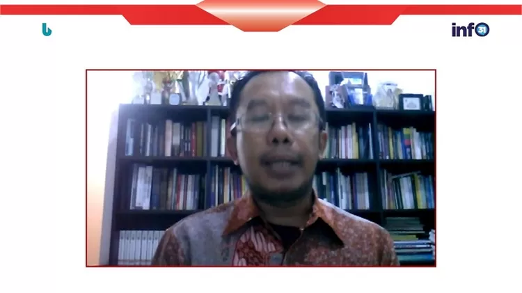 Komaidi Notonegoro, Pengamat Kebijakan Energi berbicara pada acara webinar yang diadakan oleh Urban Forum pada Kamis, (01/09/2022)