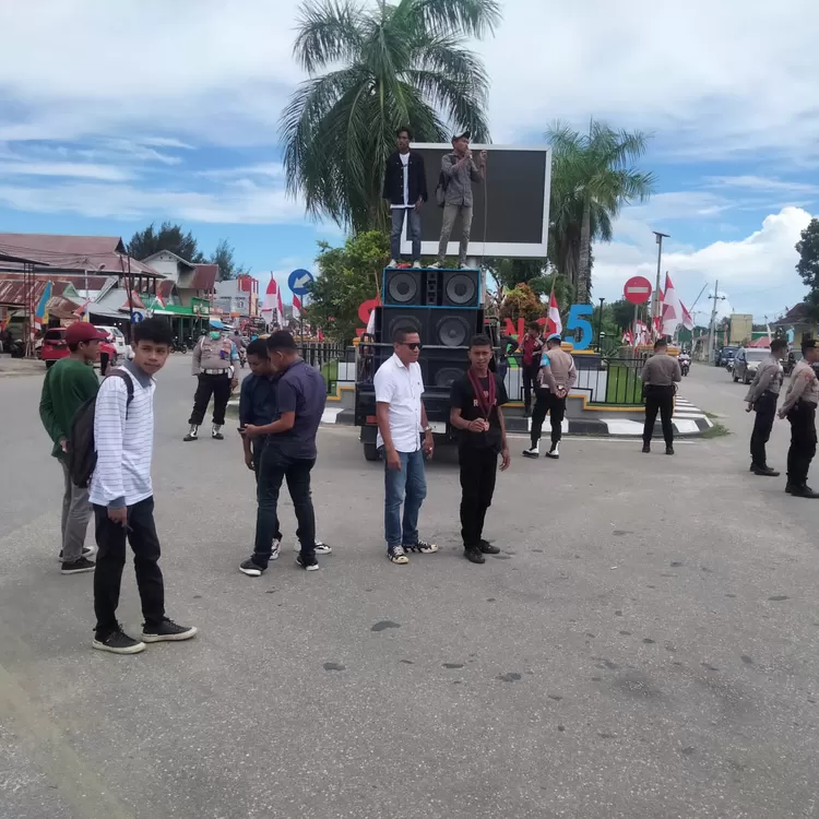 INSPIRA Kab.Buru Turun Aksi menyuarakan Tambang Emas gunung botak yang di keruk oleh para 9 orang Mafia  lintah darat.