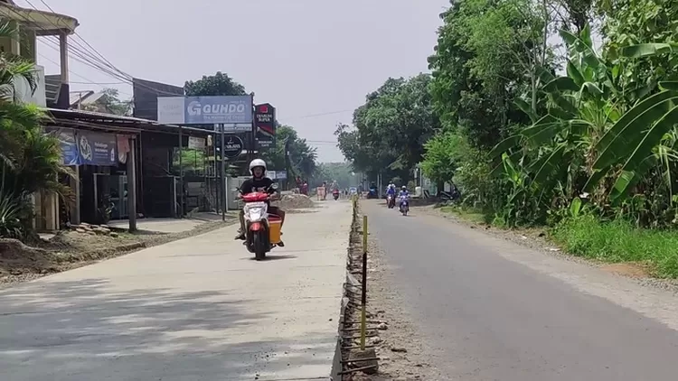 Pekerjaan pengecoran jalan tembus Ketapan-Patebon sudah selesai 60 persen