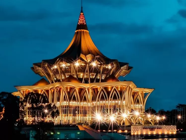 Kuching Waterfront, destinasi wisata Kuching ibukota Serawak yang jarang diketahui