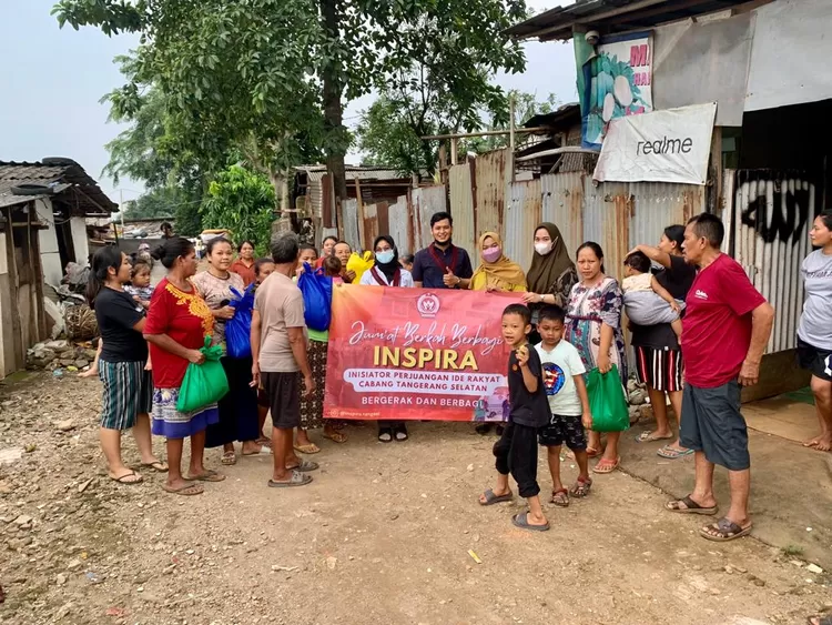 Ketum Cabang  dan Para Jajaran INSPIRA Tangsel melaksanakan berbagi dijum'at berkah ke kampung pemulung Pamulang Tangsel.