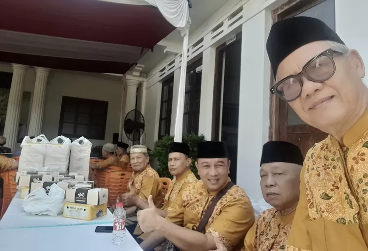 Lembaga Peduli Umat (LPU) WisAji Pekalongan mengadakan kegiatan  penyerahan Dana Bantuan Pendidikan dan Peduli Anak Yatim - Foto: LPU WisAji 