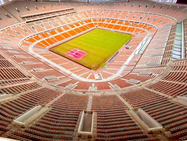 Jakarta International Stadium menjadi polemik antara PSSI dan PT Jakpro tentang kelayakannya sebagai venue pertandingan sesuai dengan standar FIFA.