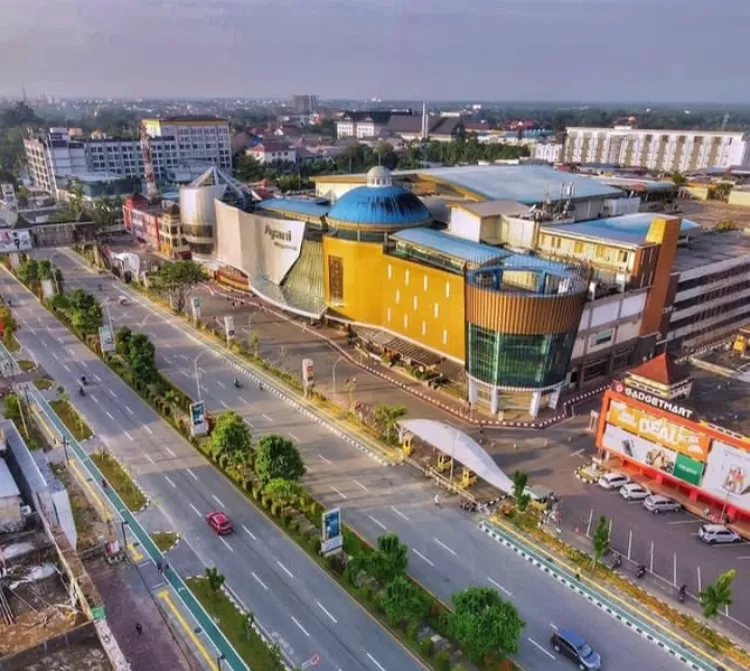 Salah satu destinasi wisata terpopuler di Pontianak Kalimantan Barat, Mall Ayani Mega.