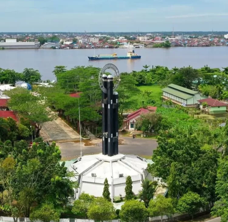 Salah satu destinasi wisata terpopuler di Pontianak Kalimantan Barat, Tugu Khatulistiwa.