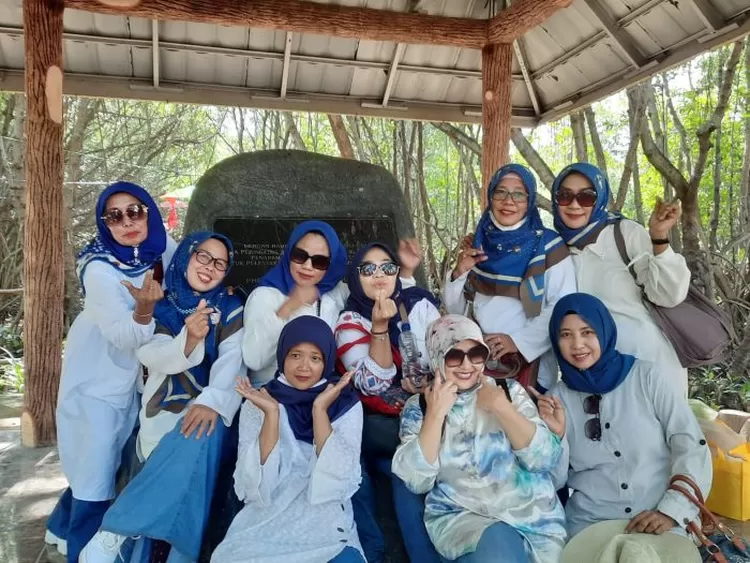 rombongan alumni SMAN 1 Rengasdengklok