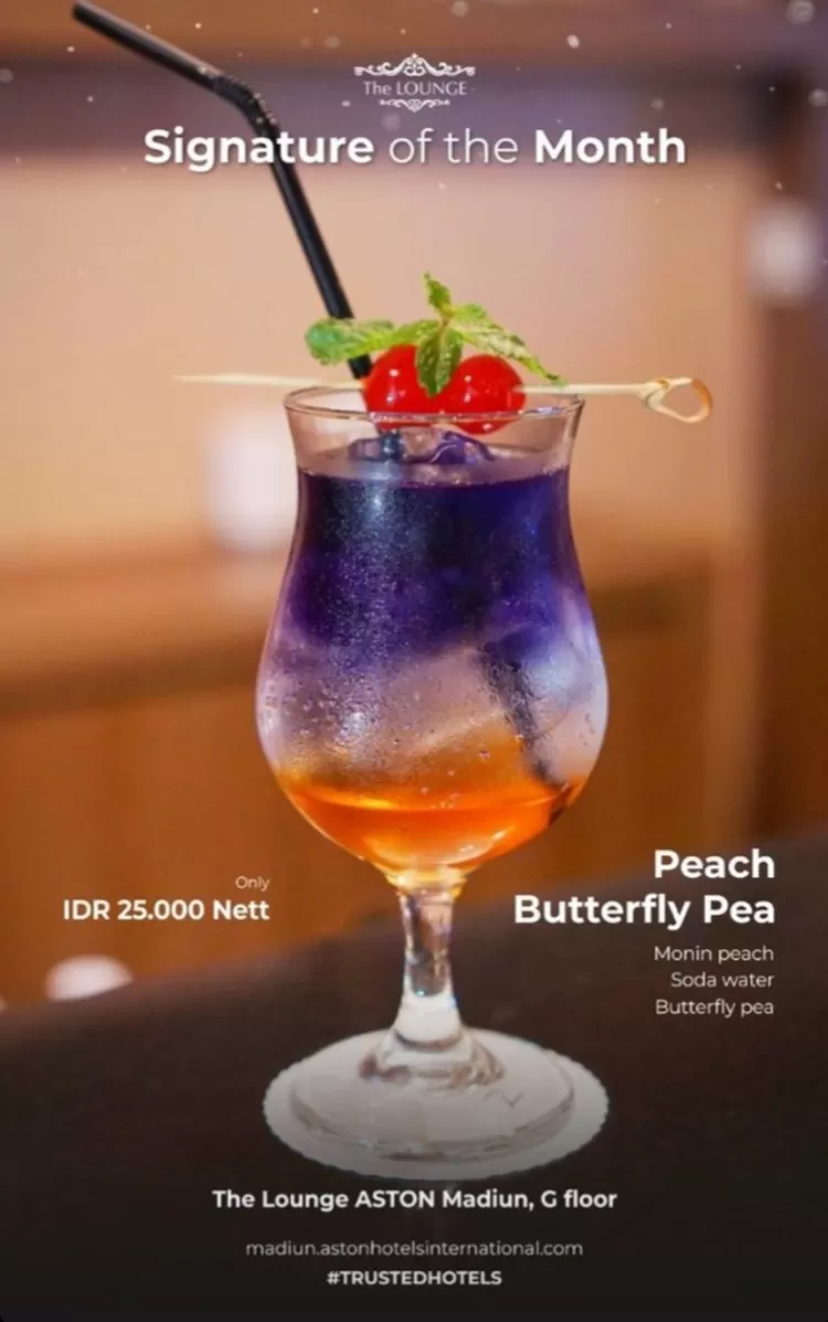 Salah satu minuman ala Hotel Aston Madiun adalah Peach Butterfly Pea 