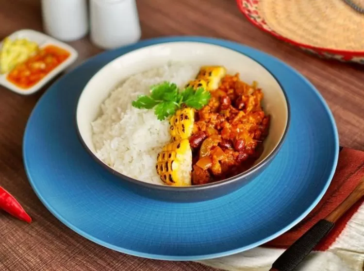 Salah satu menu makan siang di Hotel Aston Madiun adalah Arroz Chilli Con Carne.