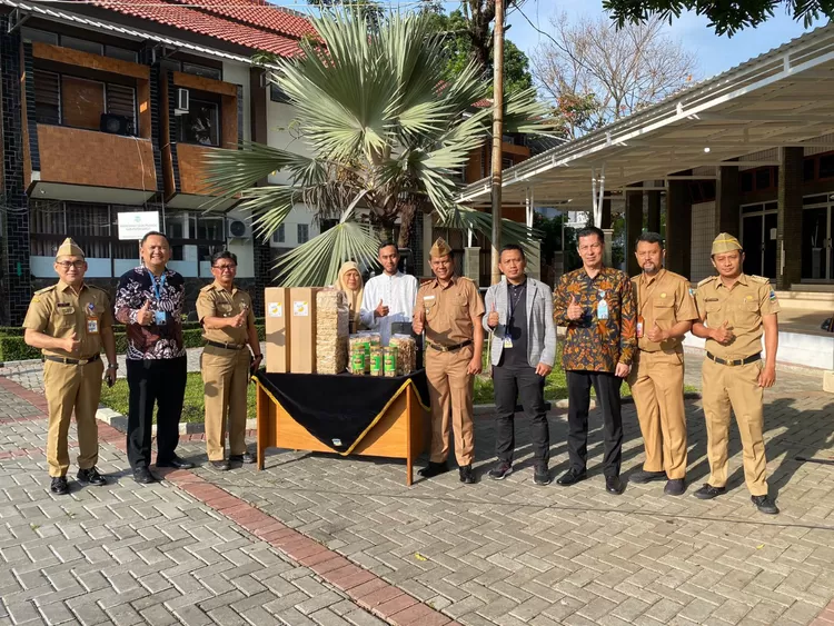 Kegiatan pelepasan perdana produk UMKM digelar dalam acara Apel Gabungan yang dilaksanakan di lapangan Sekretariat Daerah (Setda) Garut, Senin (26/09/2022).