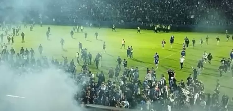 Kerusuhan Supporter Bola di Malang