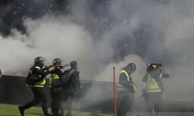 Beri Keterangan Tragedi Kanjuruhan, Suporter Arema: Banyak Suporter yang Lemas dan Berlumuran Darah