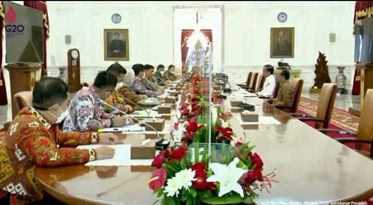 Dirut BPJS Ketenagakerjaan dalam pertemuan dengan Presiden Jokowi.