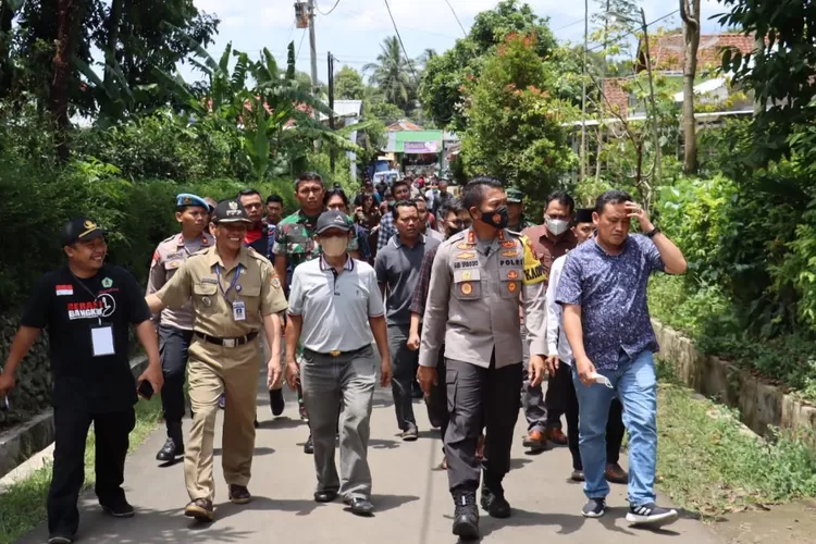   Kapolres Pemalang memantau jalanya Pilkades serentak.