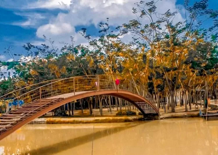 Jembatan Cinta di Pantai Buatan  Bogor