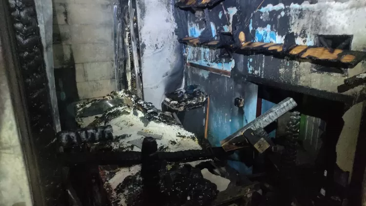 Kios bensin dan warung kelontongan, samping Sekolah MAN 2 Bandung, di Cipadung, Kecamatan Cibiru, terbakar Selasa malam 18 Oktober 2022