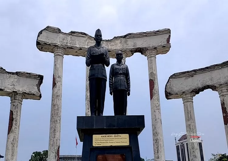  Monumen Tugu Pahlawan Surabaya