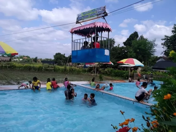 alah satu inspirasi spot terbaik di Taman Poyo Desa Banaran Geger Madiun adalah di kolam renang anak