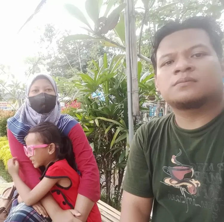 Salah satu inspirasi spot terbaik di Taman Poyo Desa Banaran Geger Madiun adalah di taman yang rimbunan oleh pohon dan tanaman hias