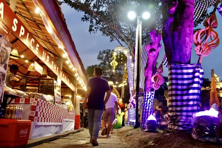 Suasana Festival Kuliner Serpong 2022 di Sumarecon Mall Serpong dengan menghadirkan nuansa serta kuliner khas Bali - Foto: Henry Lukmanul Hakim