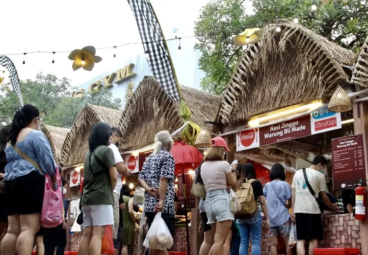 Suasana Festival Kuliner Serpong 2022 di Sumarecon Mall Serpong dengan menghadirkan nuansa serta kuliner khas Bali - Foto: Henry Lukmanul Hakim