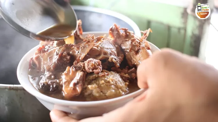 Bakso comberan yang legendaris di Depok.*
