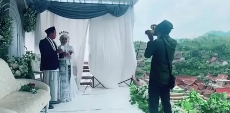 pemandangan di sekeliling pelamian, atap rumah