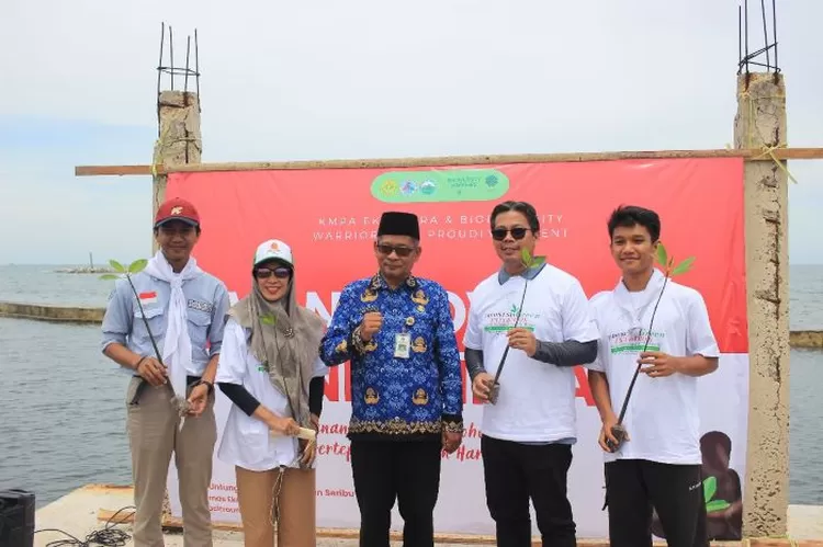 KMPA Eka Citra UNJ tanam mangrove