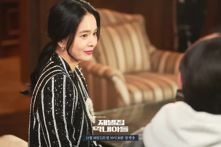 Drama korea yang di mainkan Song Joong Ki "Reborn Rich" perkenalakan anggota keluarga