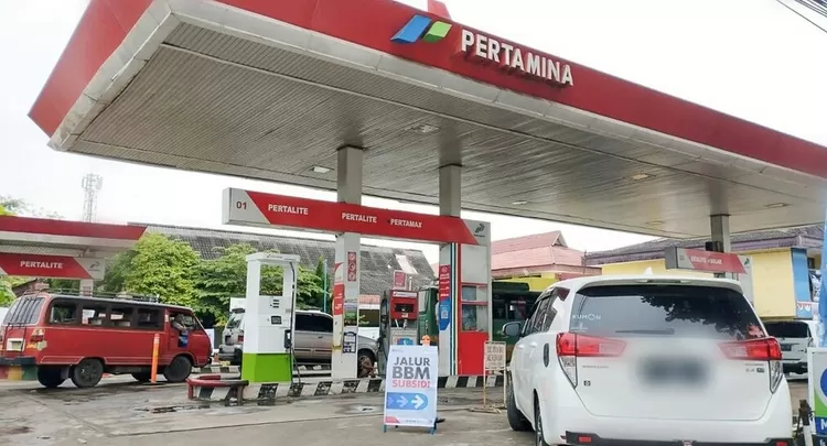 lustrasi Stasiun Pengisian Bahan bakar Umum (SPBU)