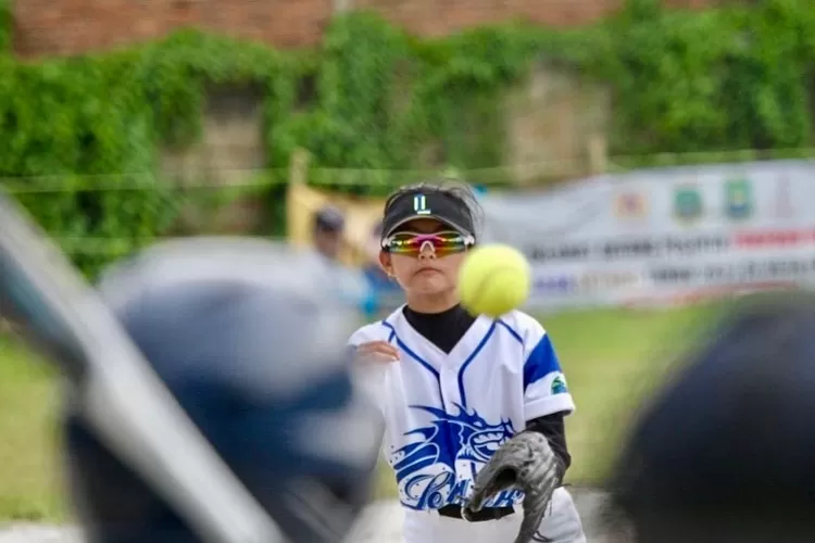 Tim Softball Putri Tangerang Kota dan Kabupaten Lebak Banten ketika bertanding dibabak sebelumnya - Foto: Henry Lukmanul Hakim