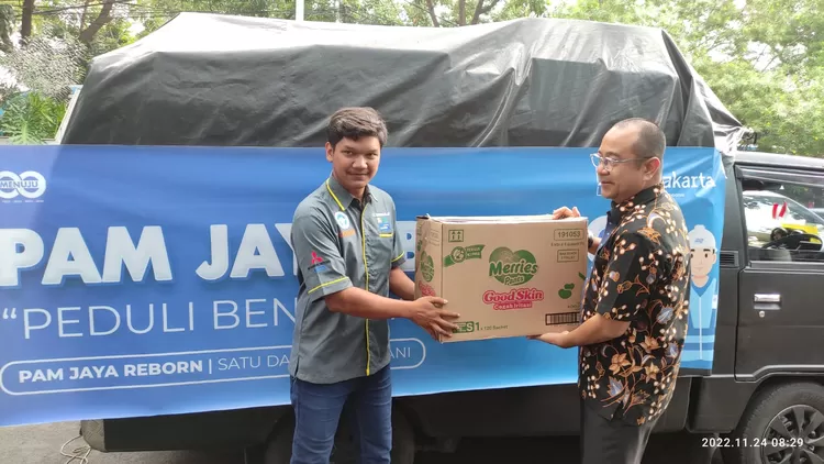BUMD Pemprov DKI, PAM Jaya mengirimkan bantuan naturan senilai Rp 100 juta untuk korban bencana Cianjur.